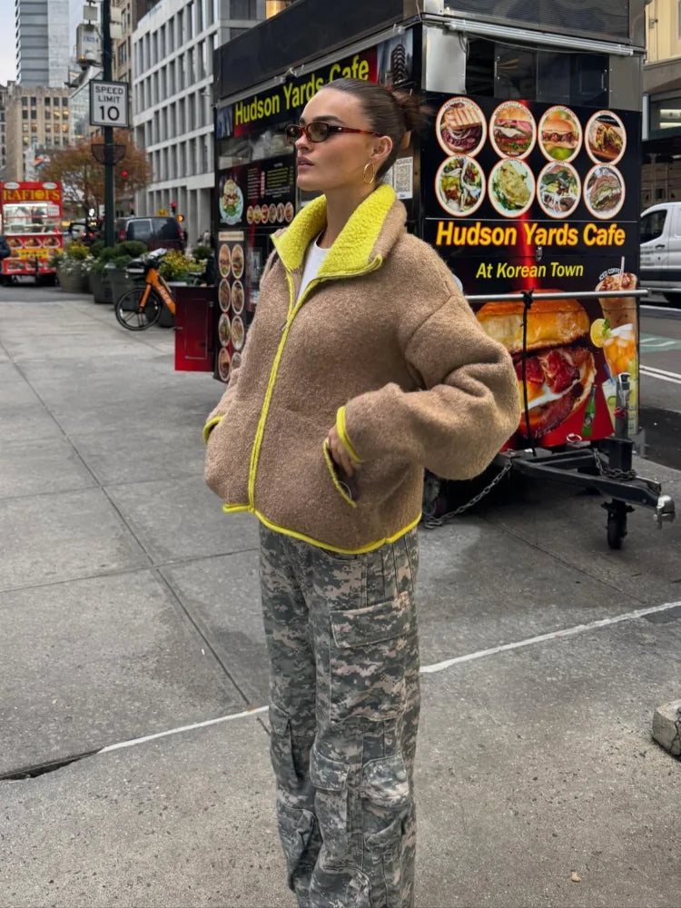 Veste cardigan courte en maille Teddy bicolor avec zip