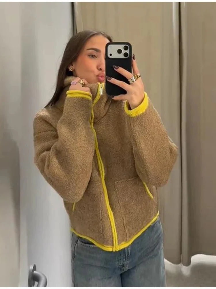 Veste cardigan courte en maille Teddy bicolor avec zip